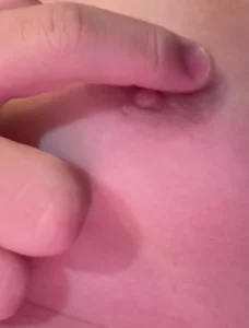 自摸奶头